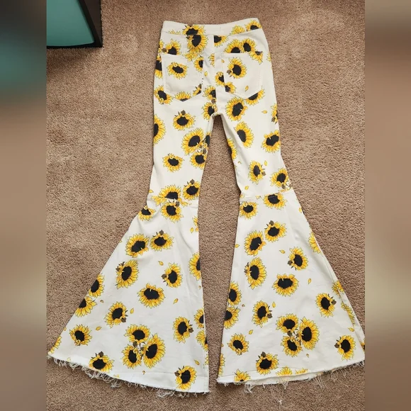 Sunflower Print Flare Pants - Picture 7 of 12
